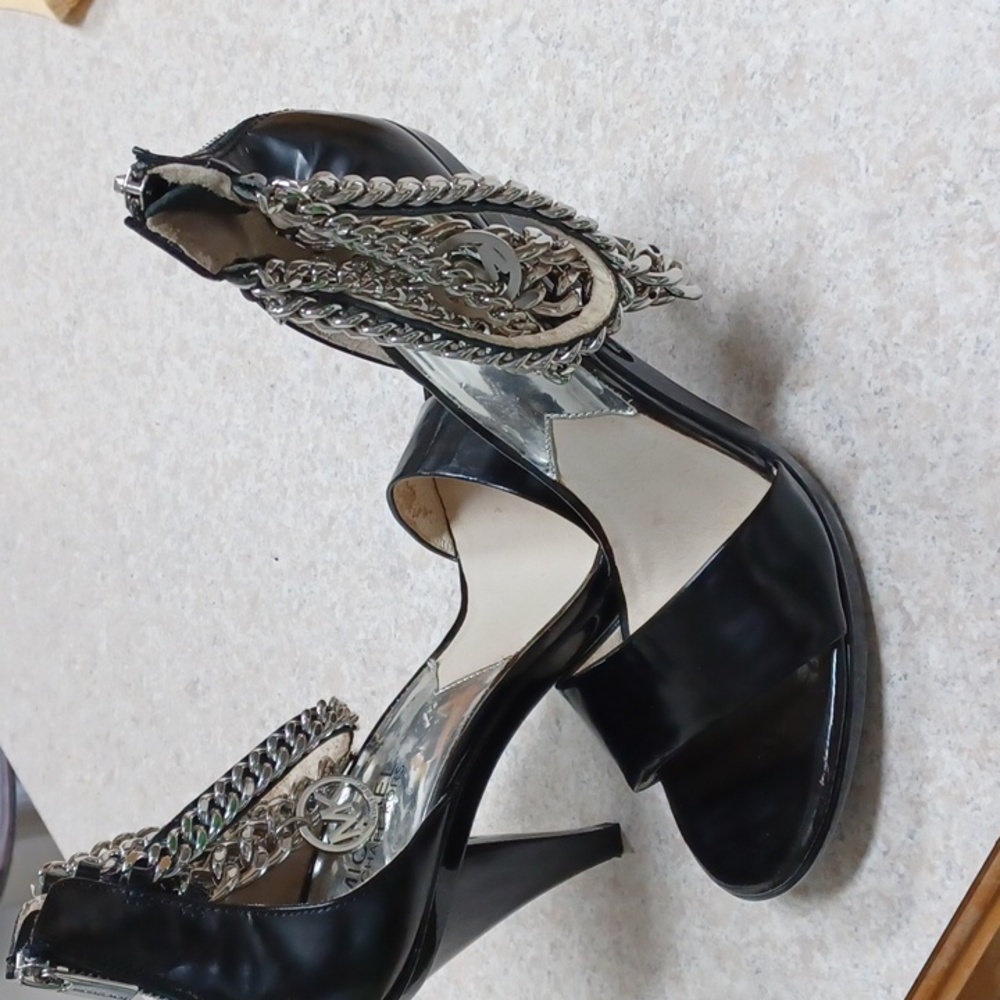 Women's Michael Kors pills zip up back with three ankle chains